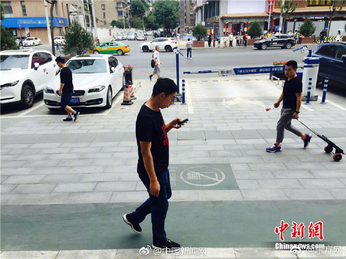 深海迷航冰点之下另有其人成就怎么完成